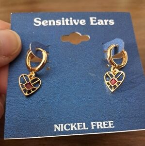 Small hoops and hearts earrings for sensitive skin